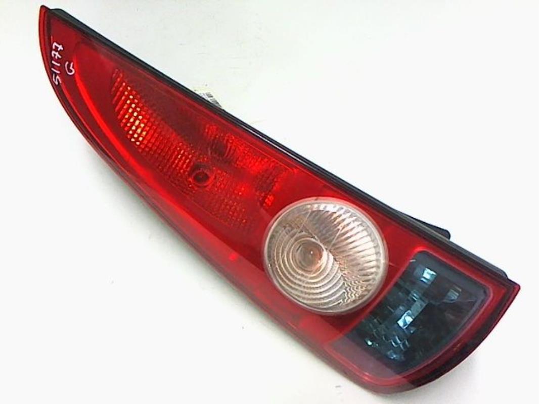 Luz trasera principal izquierda (luces)