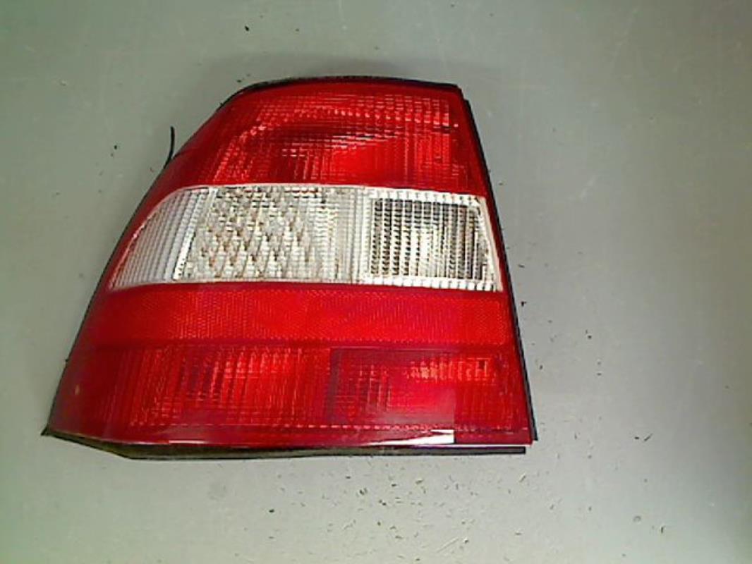 Fanale posteriore principale sinistro (luci)