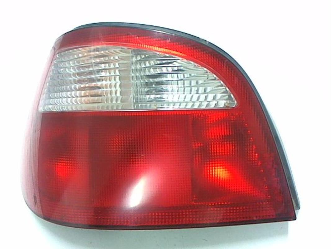 Fanale posteriore principale sinistro (luci)
