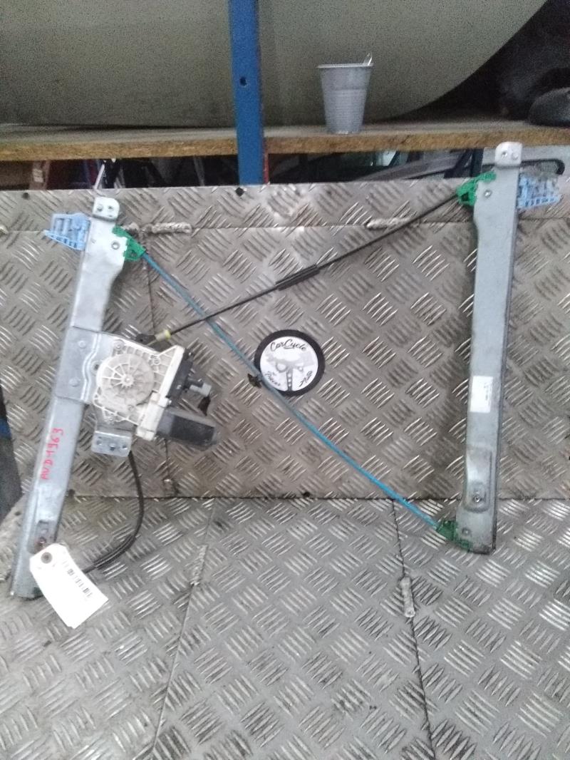 Leve vitre electrique avant droit