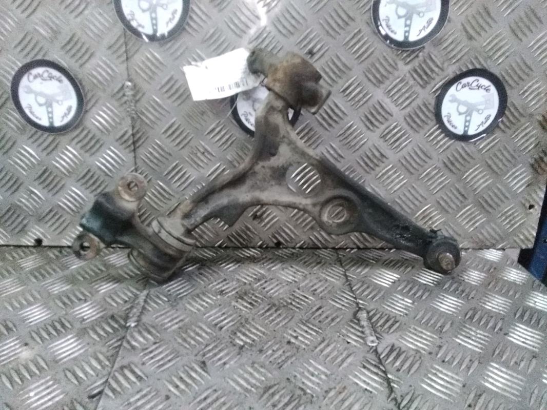 Triangle superieur avant droit