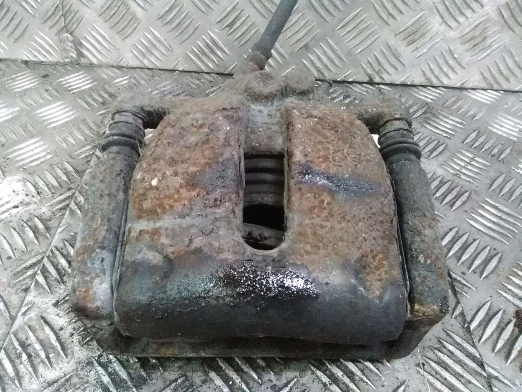 Etrier avant gauche (freinage)