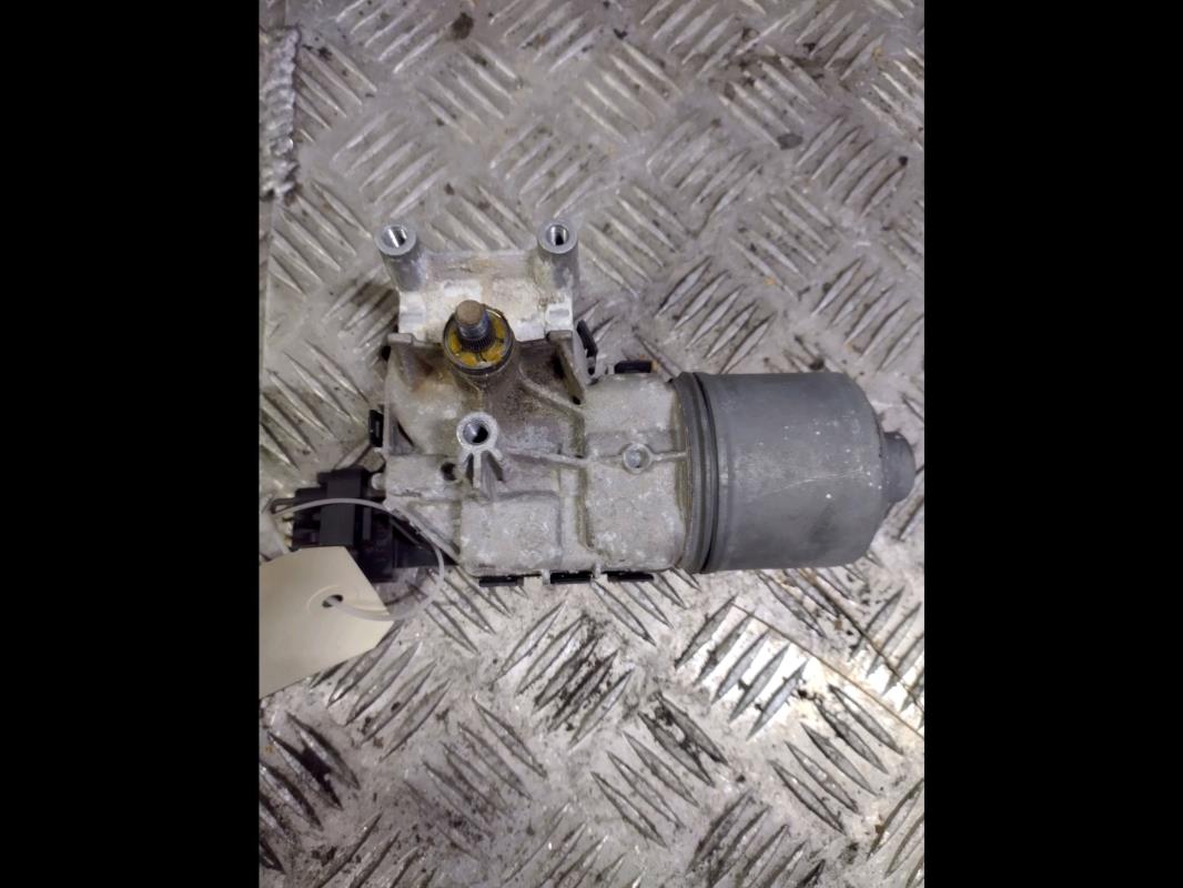 Moteur essuie glace avant