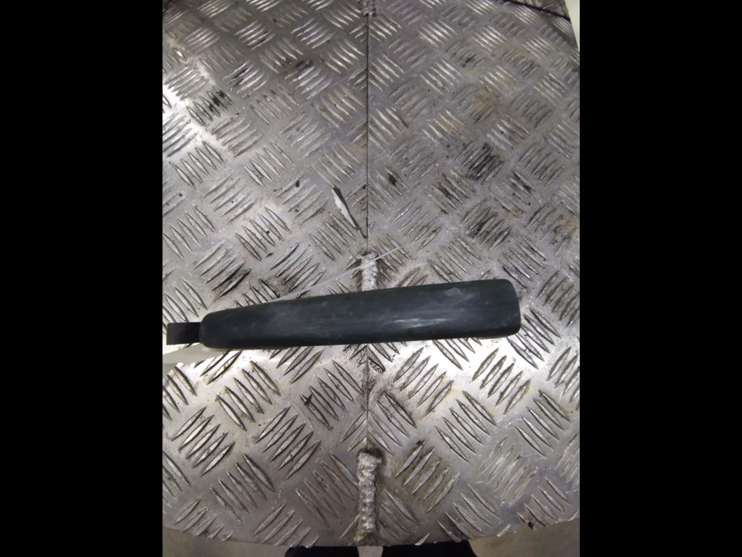 Poignee porte avant gauche
