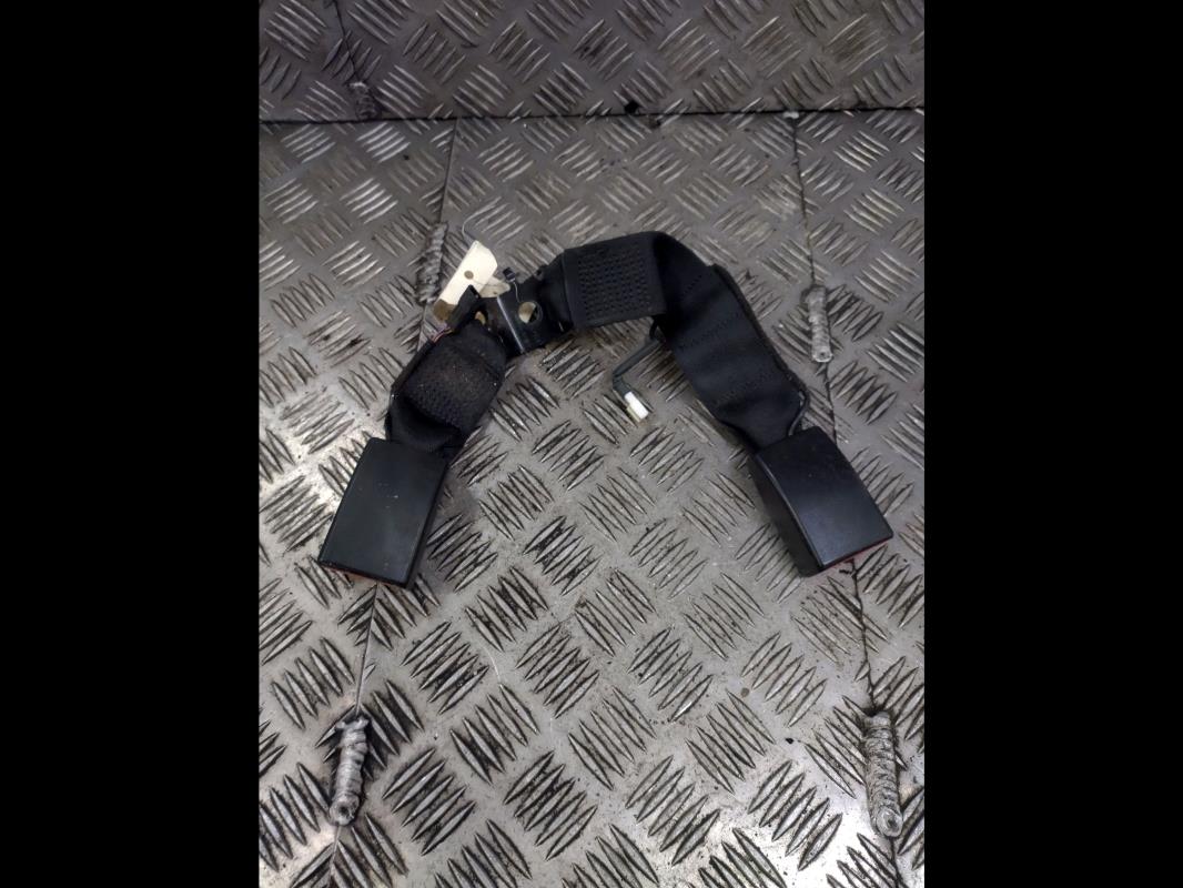 Attache ceinture arriere droit