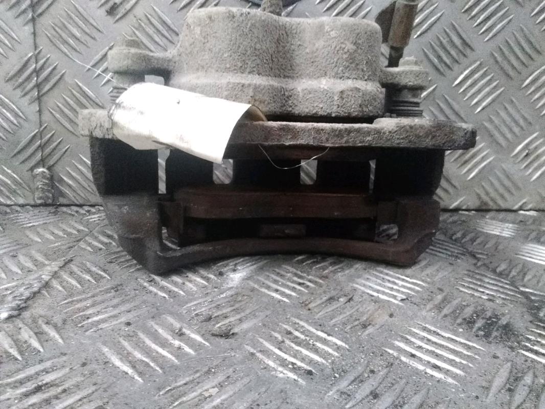 Etrier avant gauche (freinage)