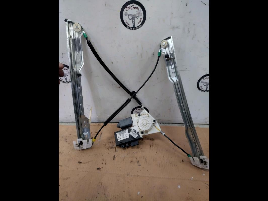 Leve vitre electrique avant droit