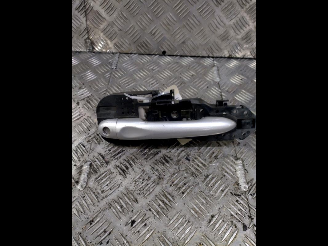 Poignee porte avant gauche
