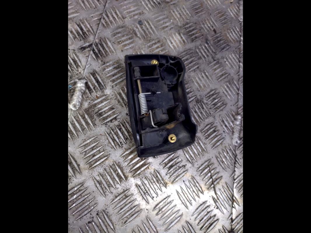 Poignee porte laterale droit