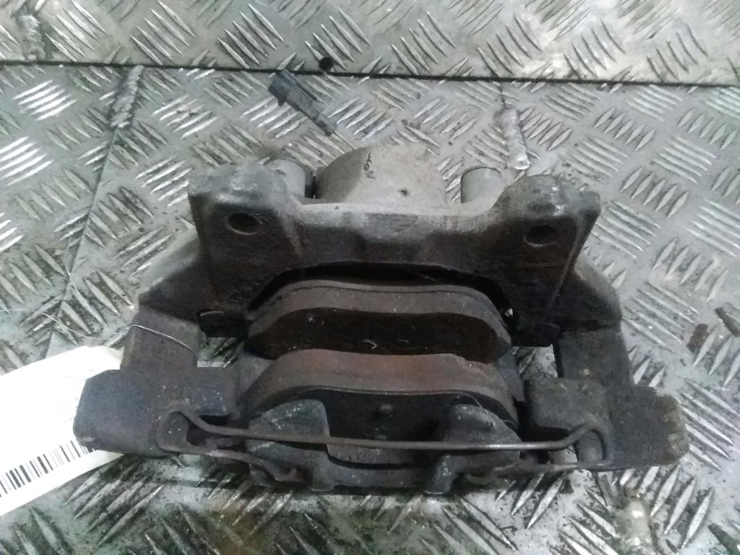 Etrier avant gauche (freinage)