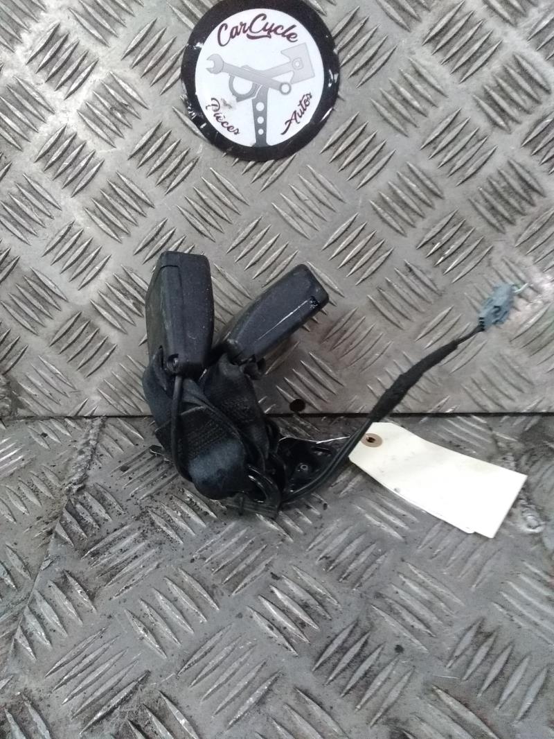Attache ceinture arriere centrale