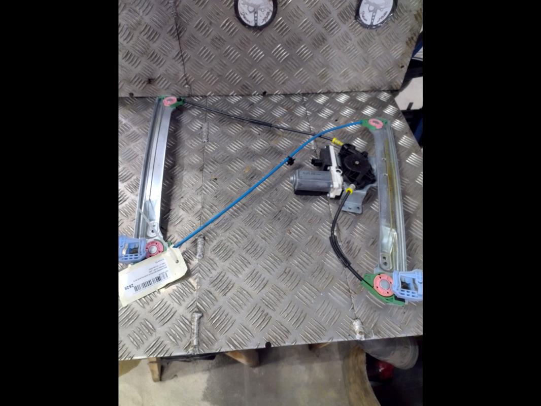 Leve vitre electrique avant droit