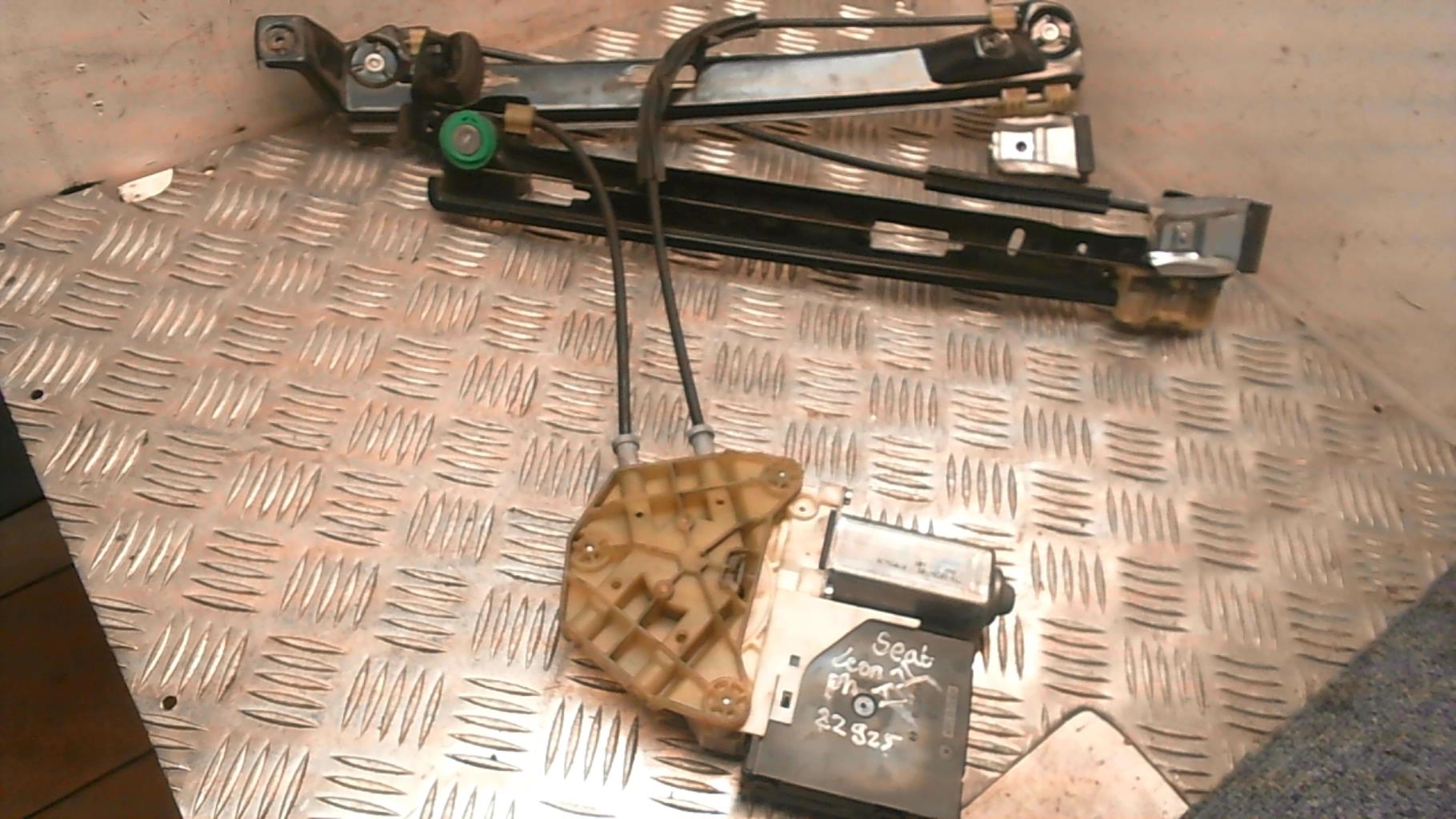 Leve vitre electrique avant droit