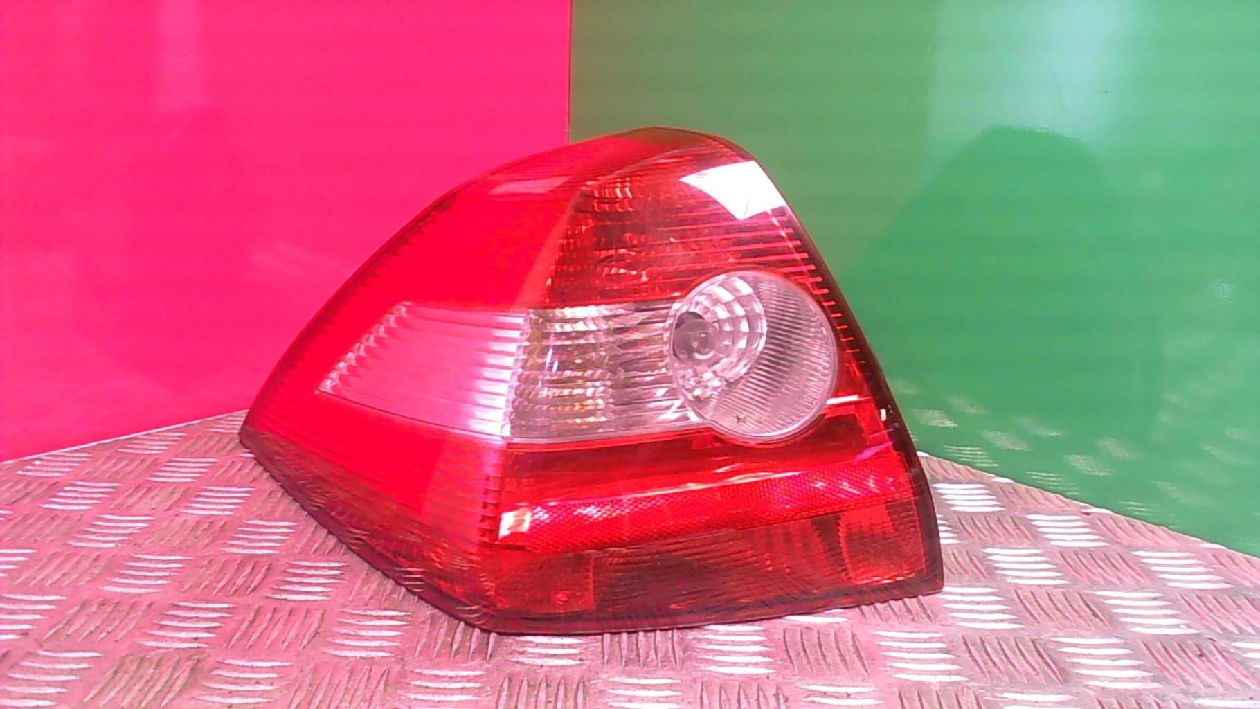 Fanale posteriore principale sinistro (luci)