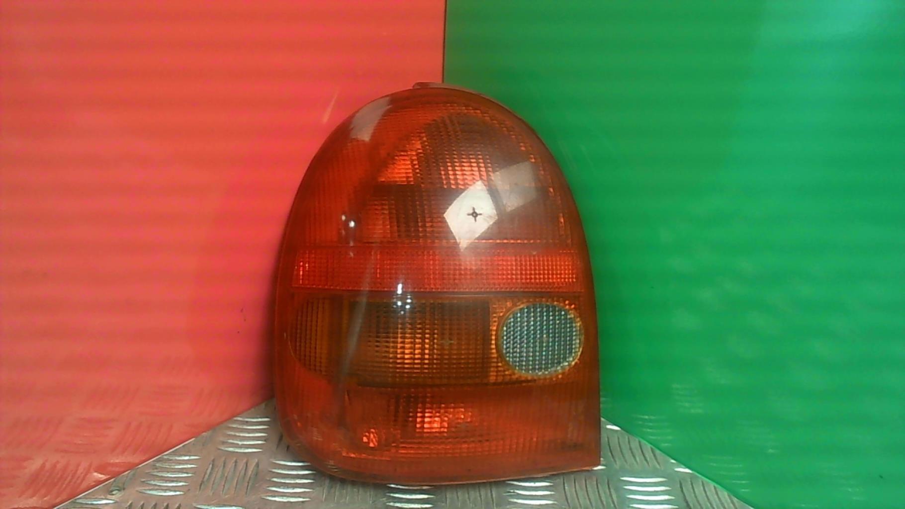 Fanale posteriore principale sinistro (luci)