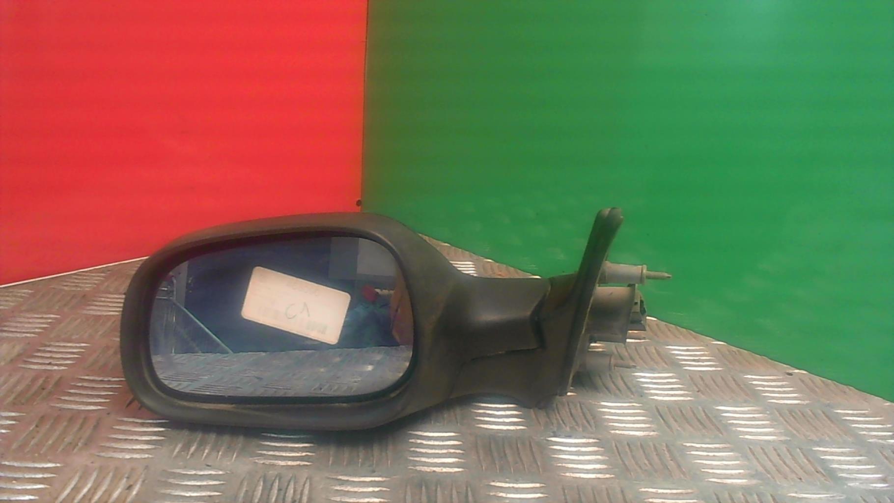 Retrovisor izquierdo