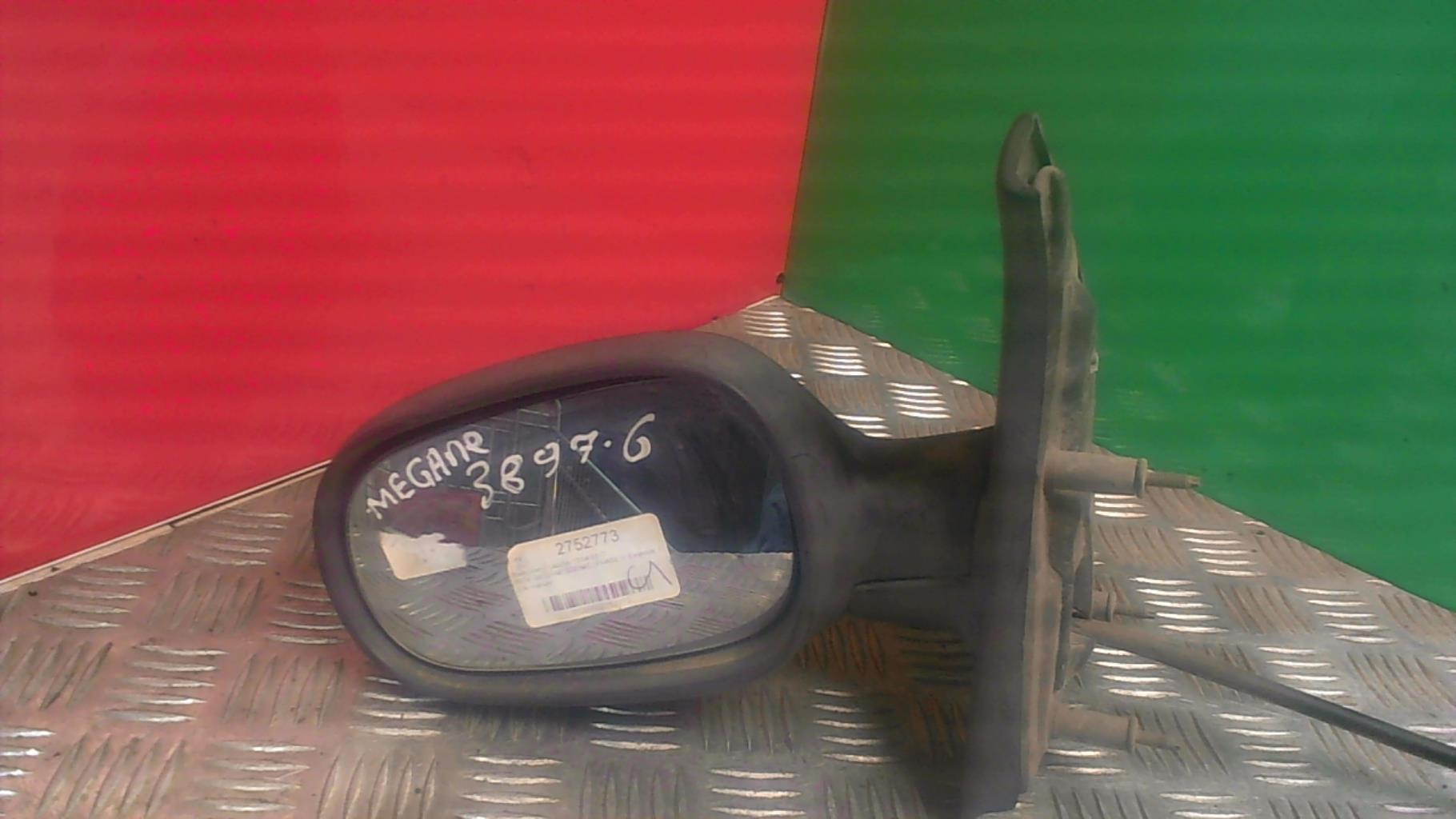 Retrovisor izquierdo