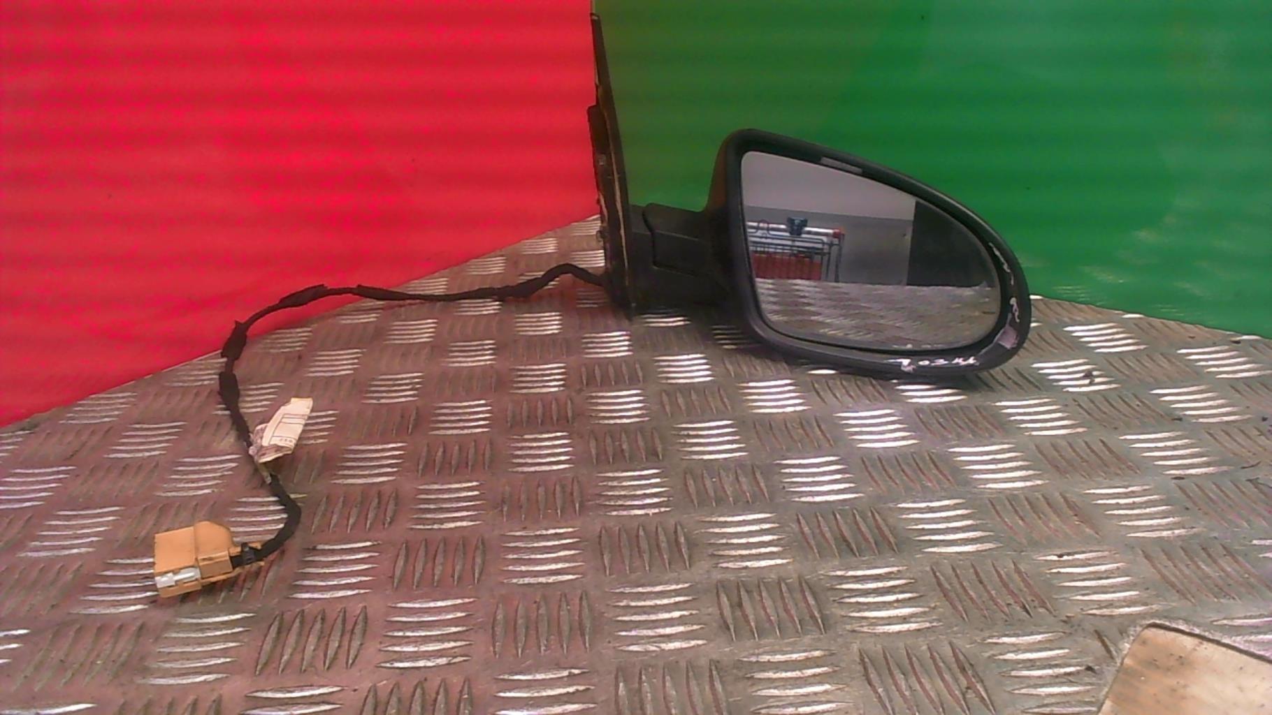 Retrovisor derecho