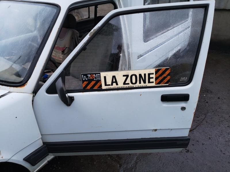 Poignee porte avant gauche