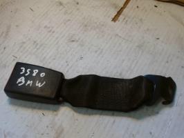 Attache ceinture arriere centrale