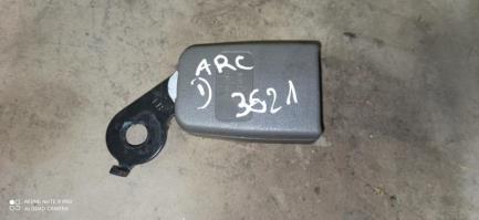 Attache ceinture arriere centrale