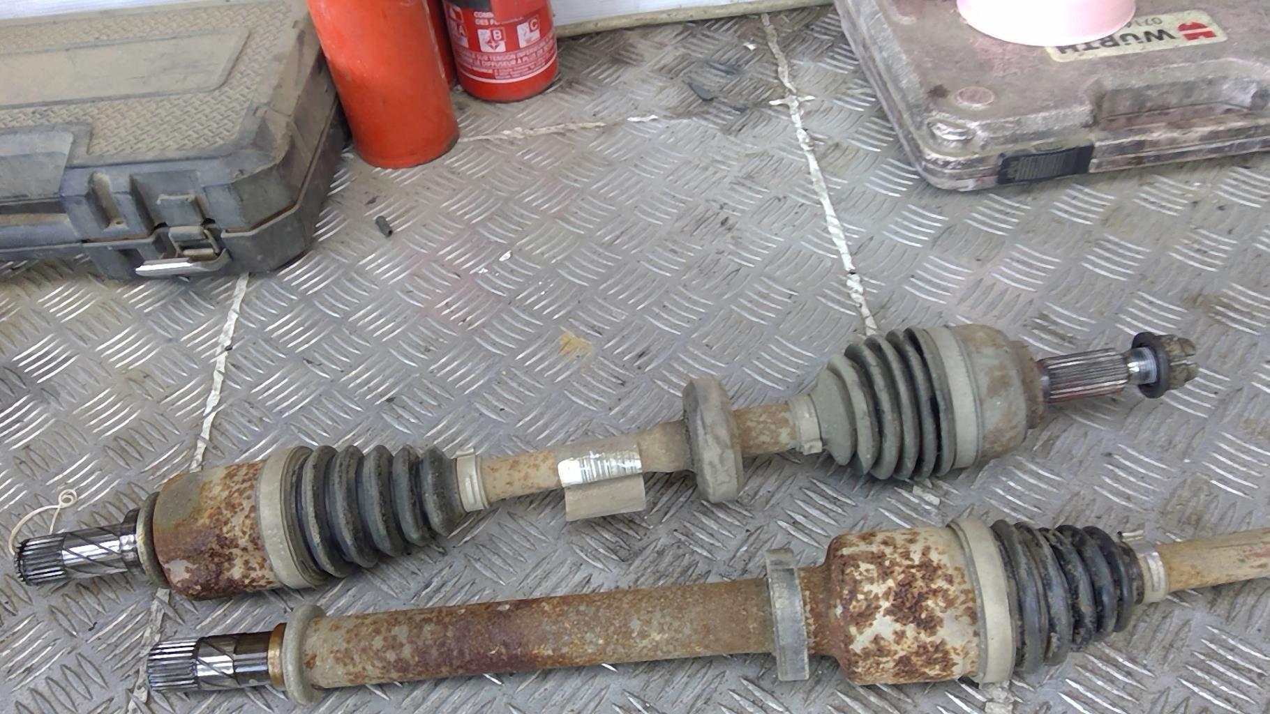Cardan gauche (transmission)