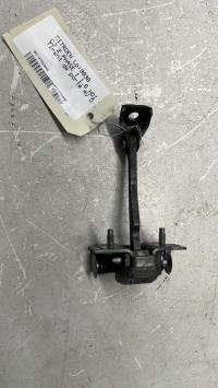 Tirant de porte avant droit