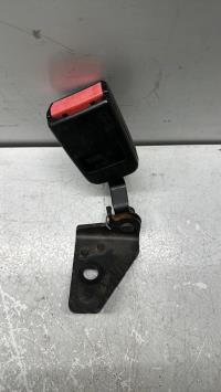 Attache ceinture arriere droit