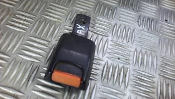 Attache ceinture avant droit