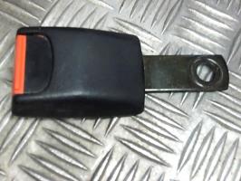 Attache ceinture avant gauche