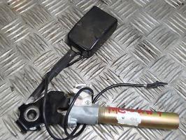 Attache ceinture avant gauche