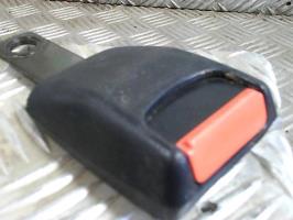 Attache ceinture avant droit