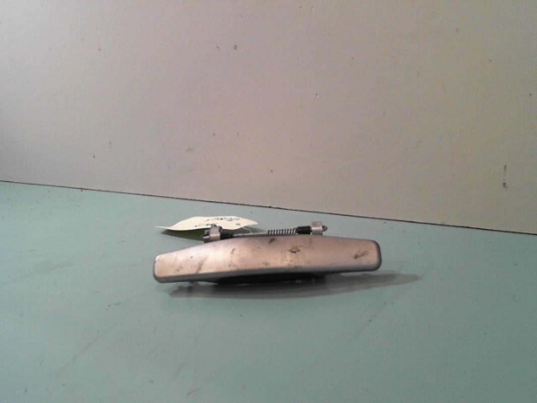 Poignee porte avant droit