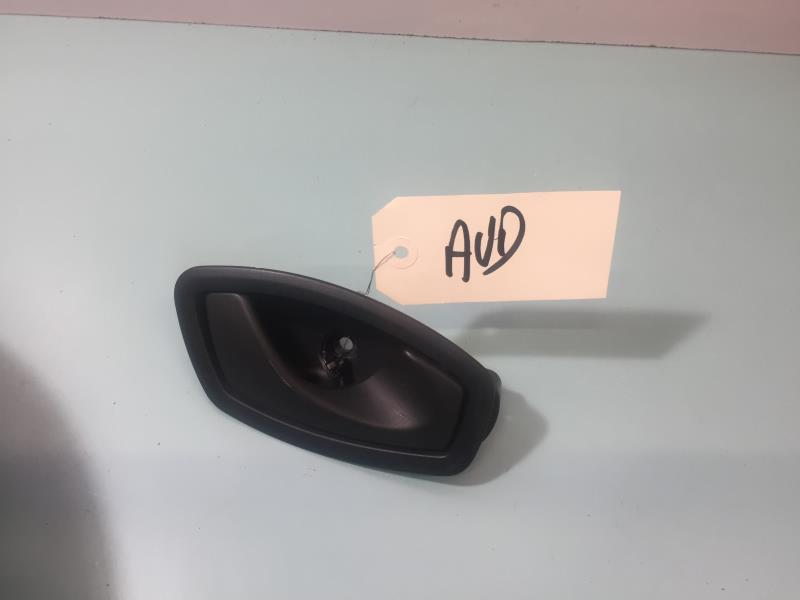 Poignee interieur avant droit