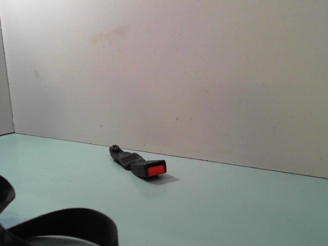Attache ceinture avant gauche