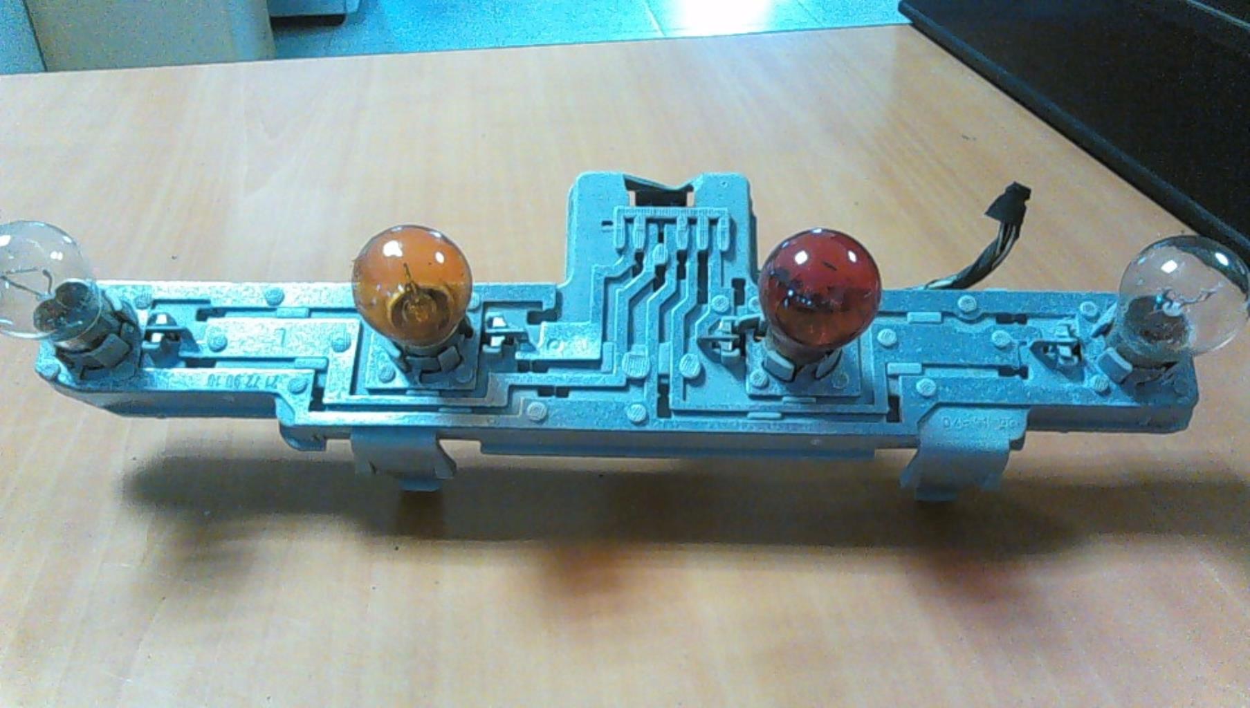 Base portalampade fanale posteriore sinistro