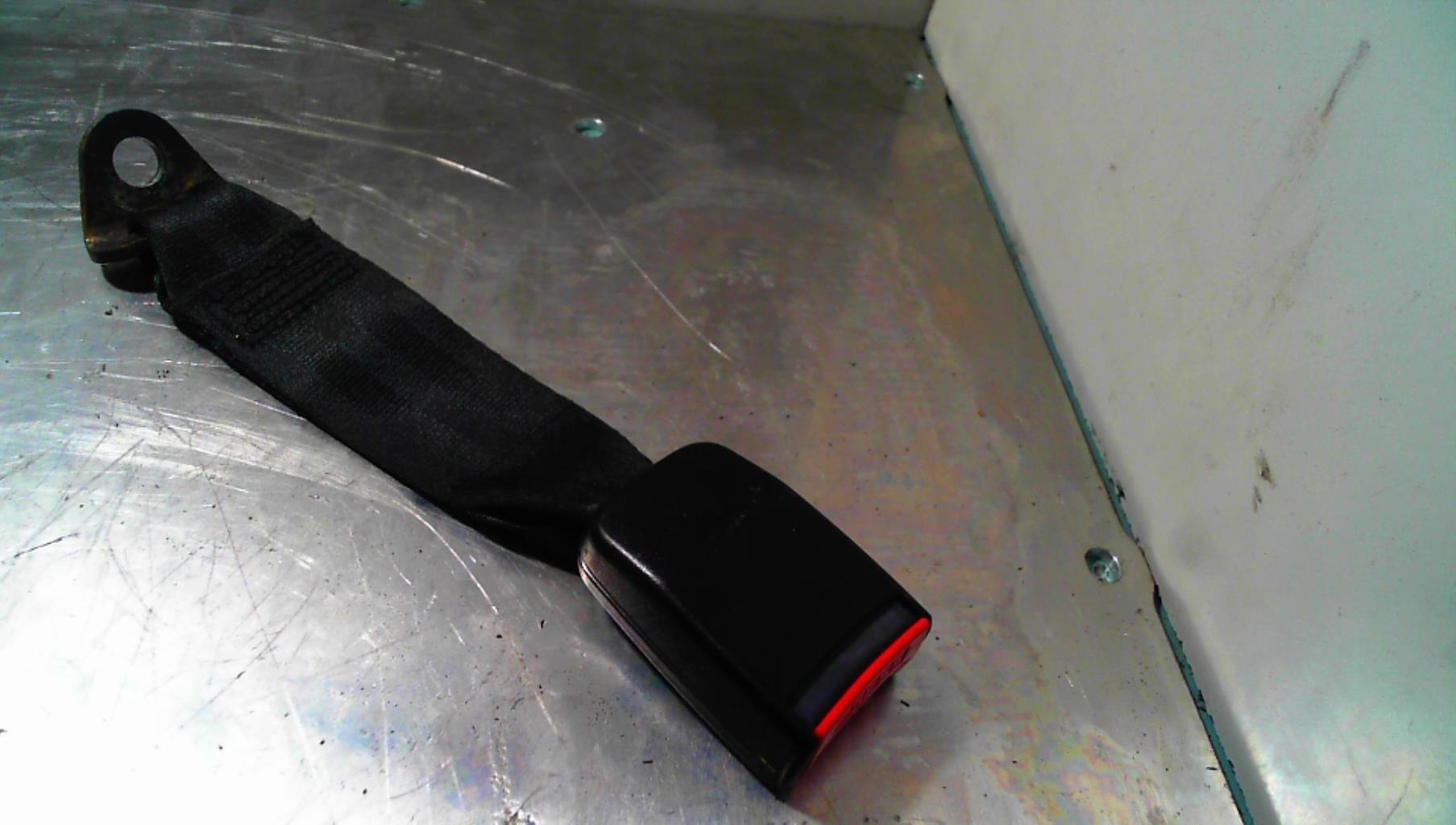 Attache ceinture arriere gauche