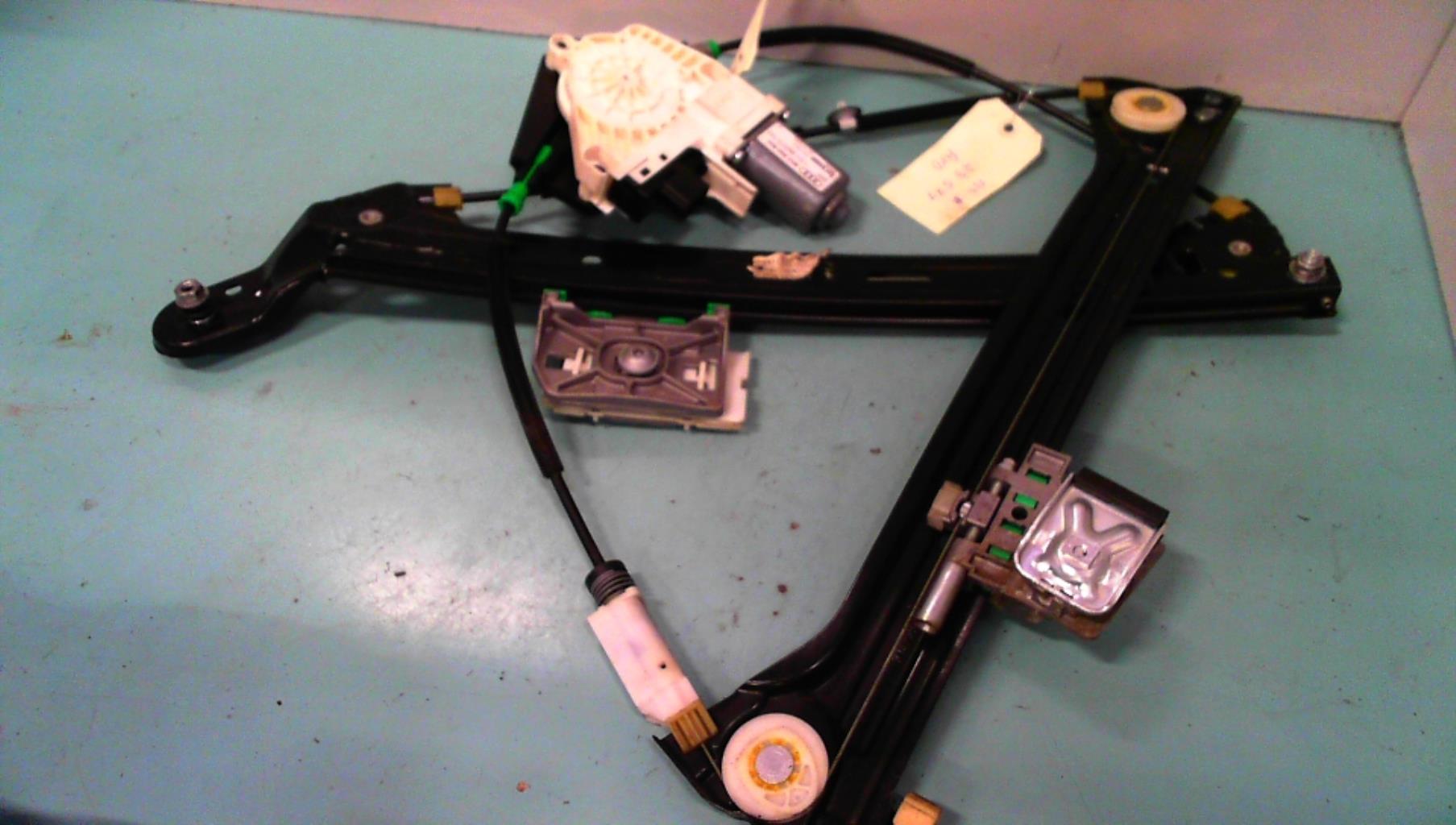 Leve vitre electrique avant droit