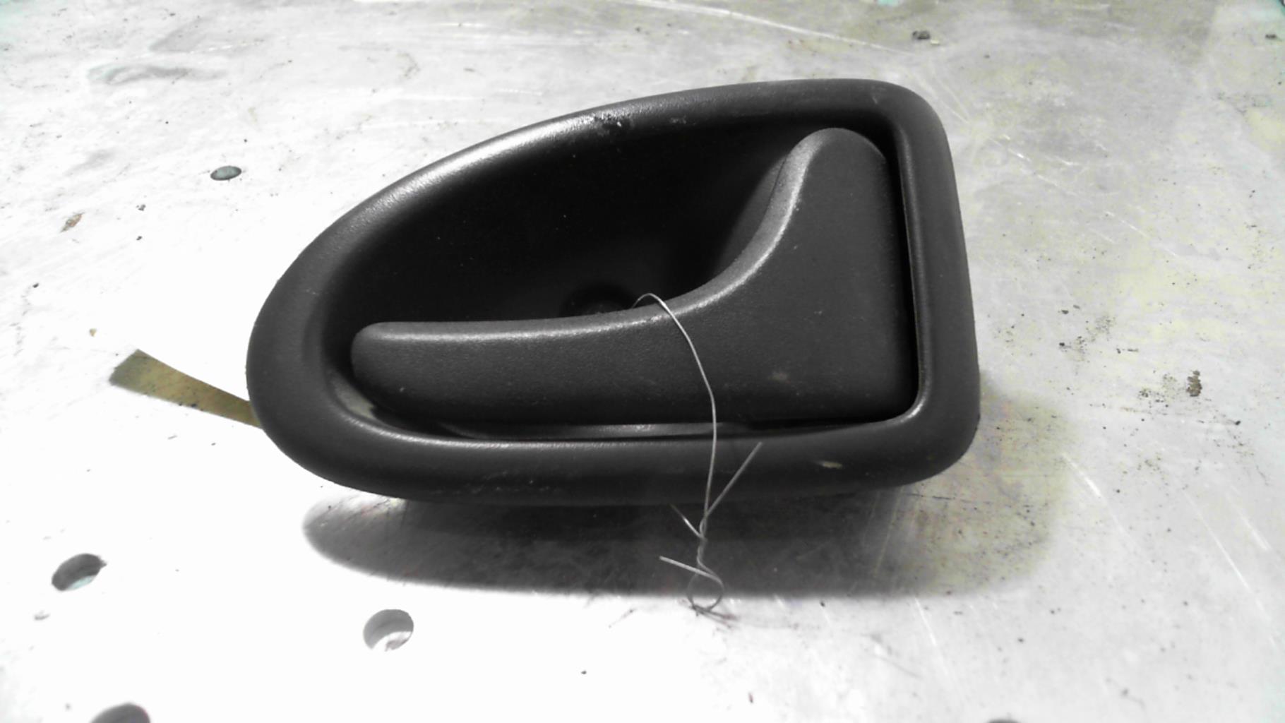 Poignee interieur avant droit
