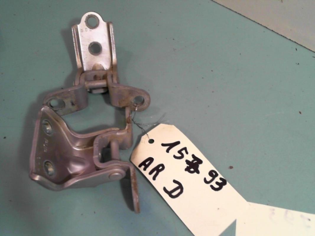 Charniere de porte arriere droit