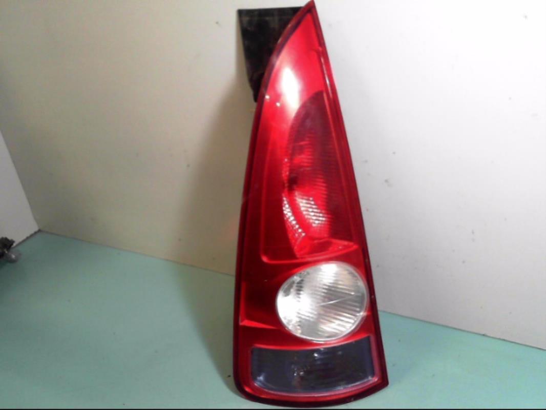 Fanale posteriore principale sinistro (luci)
