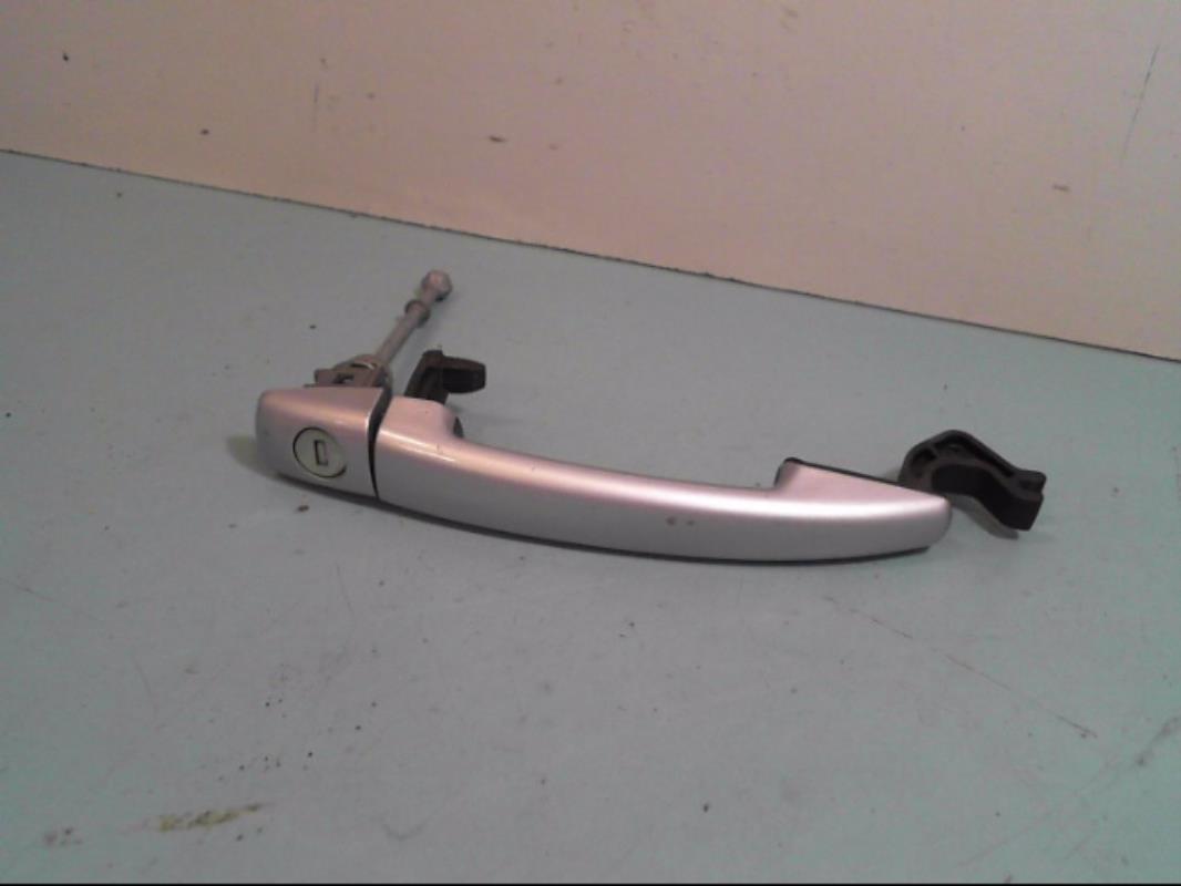 Poignee porte avant gauche
