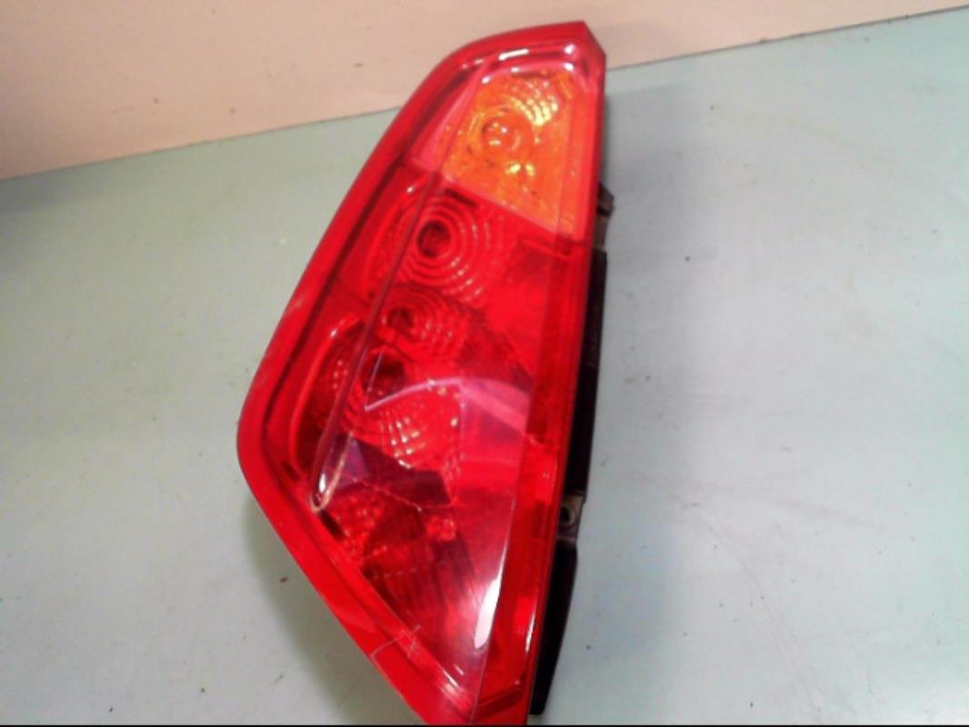 Fanale posteriore principale sinistro (luci)