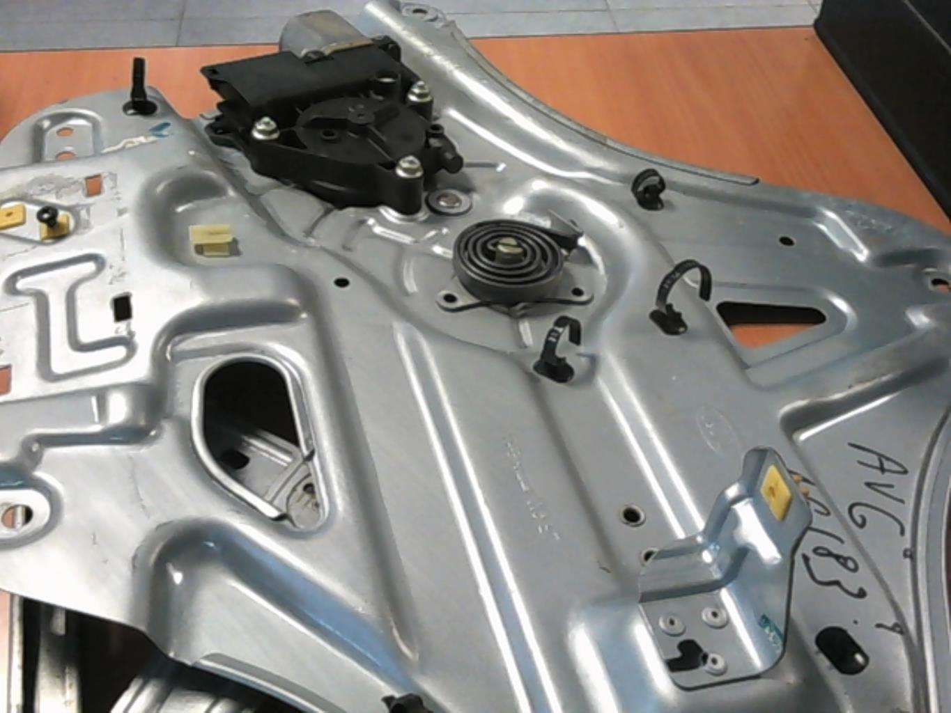 Leve vitre electrique avant gauche