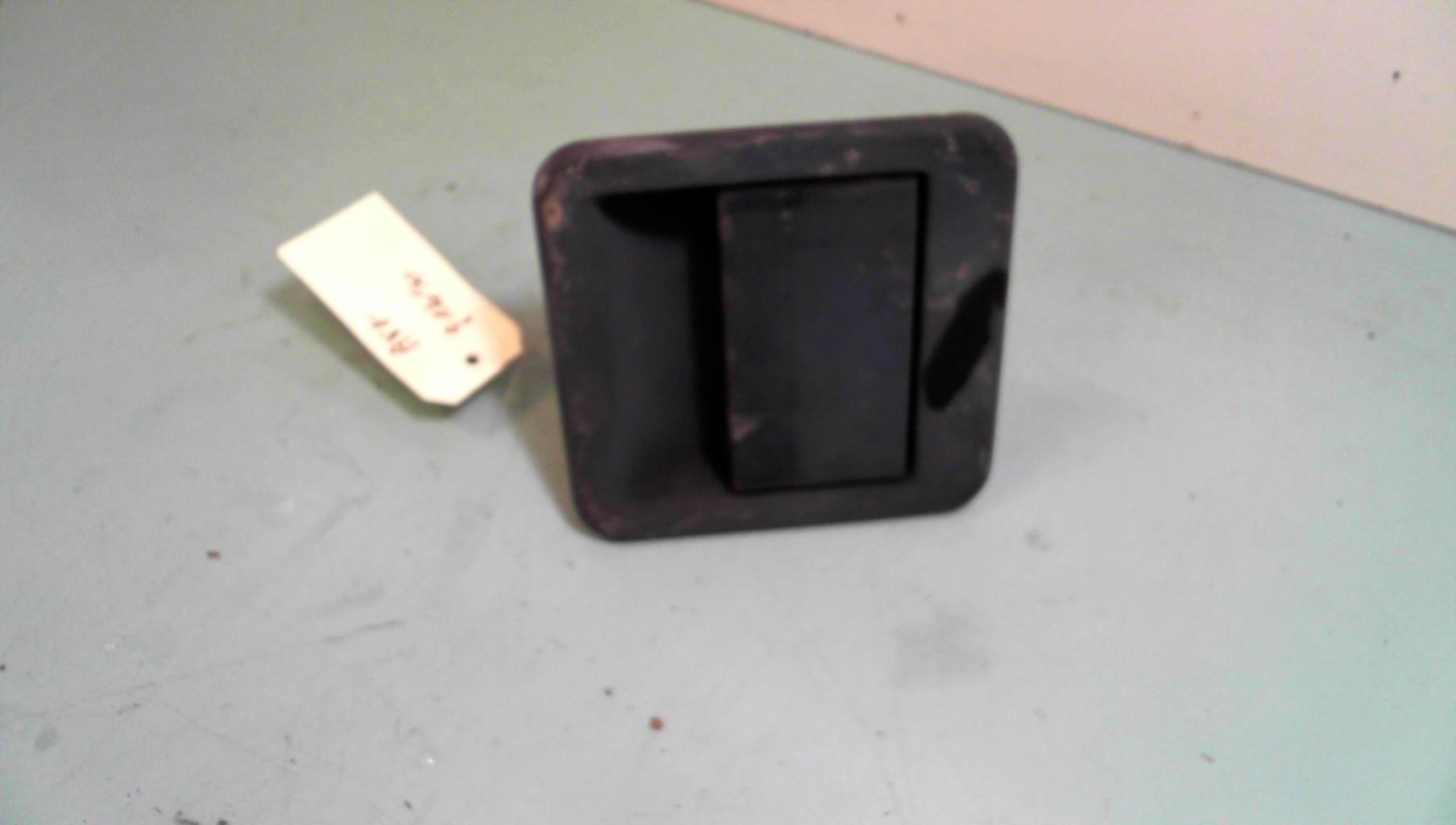 Poignee porte avant gauche
