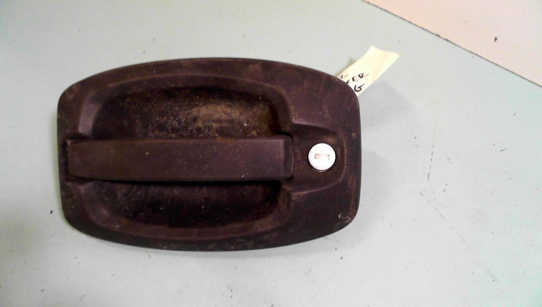Poignee porte avant gauche