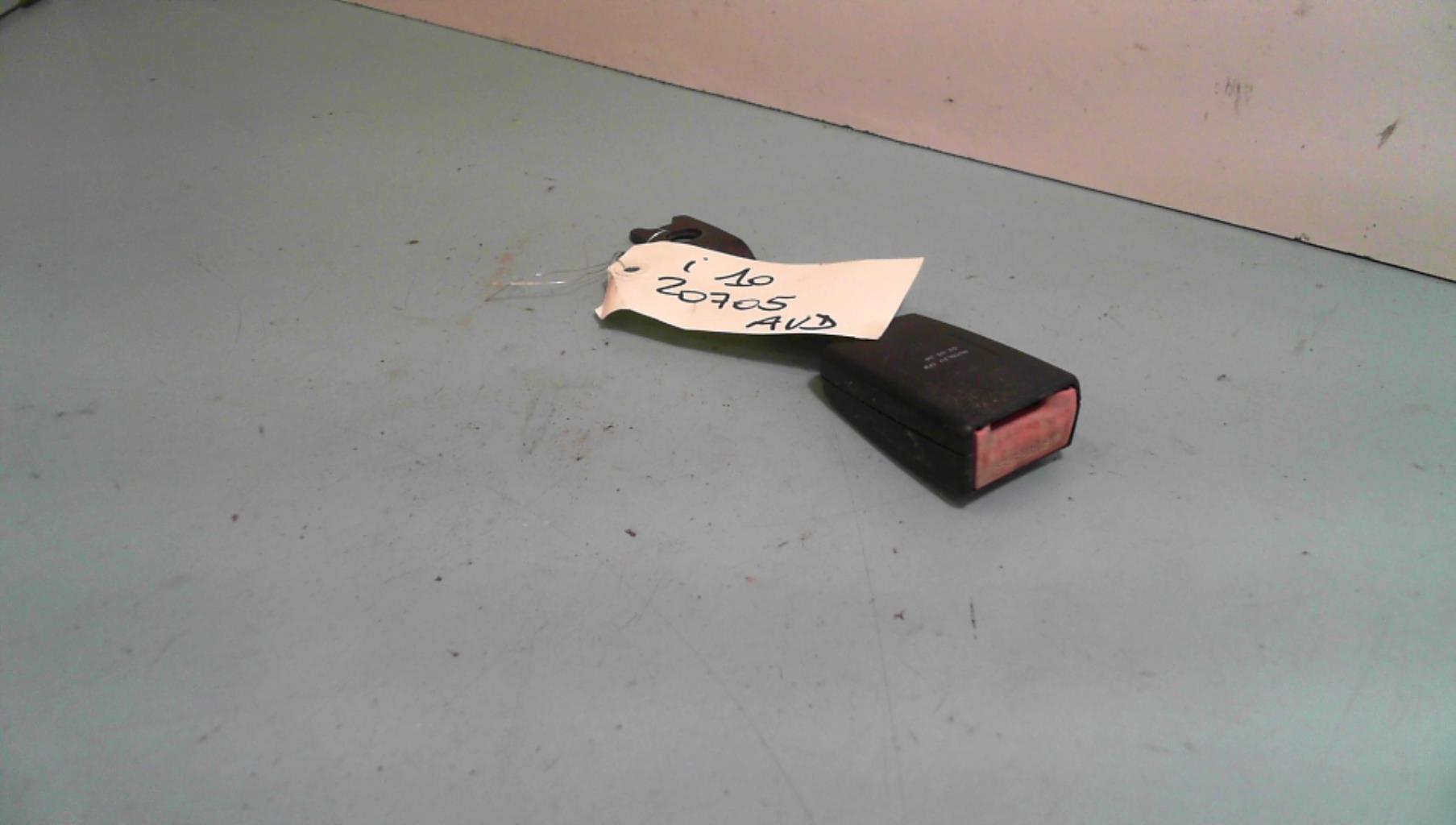 Attache ceinture avant droit