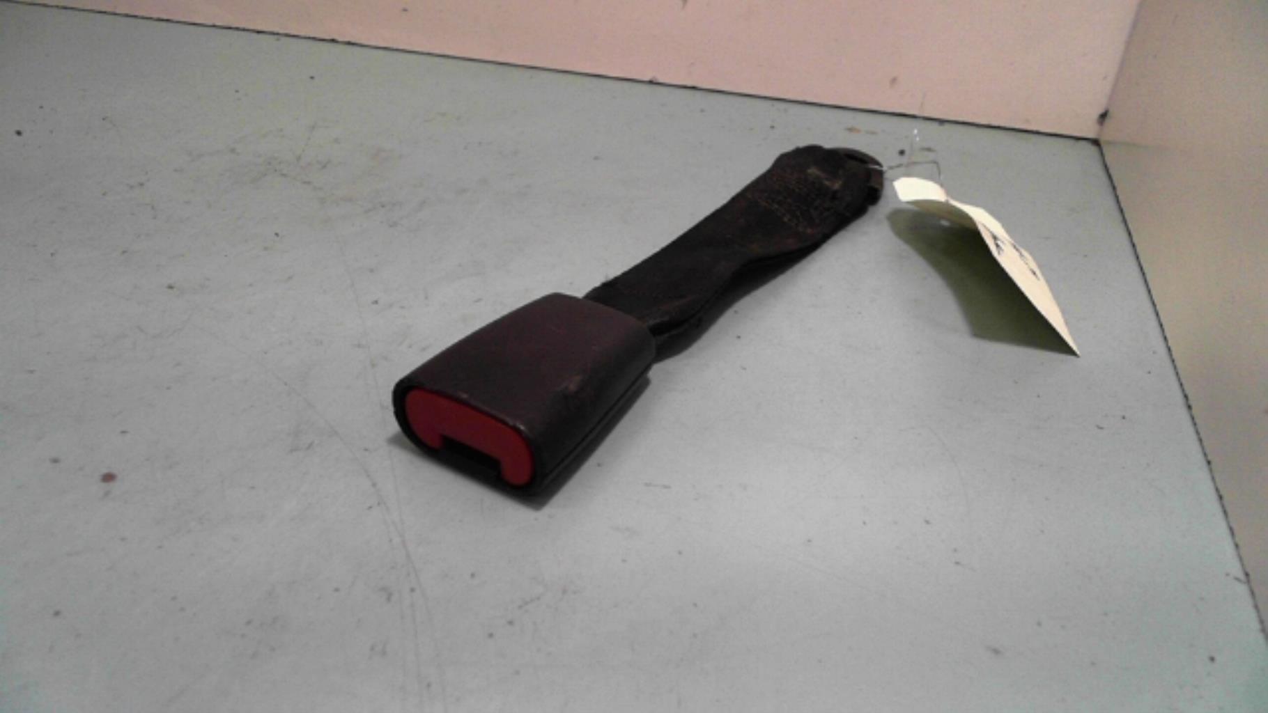 Attache ceinture arriere centrale