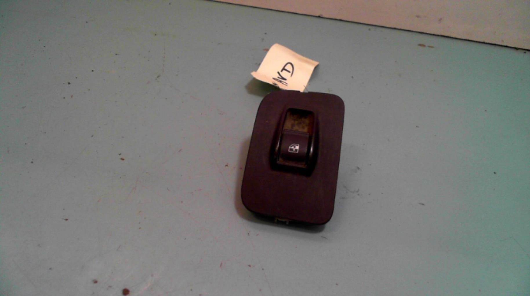 Interrupteur de leve vitre avant droit