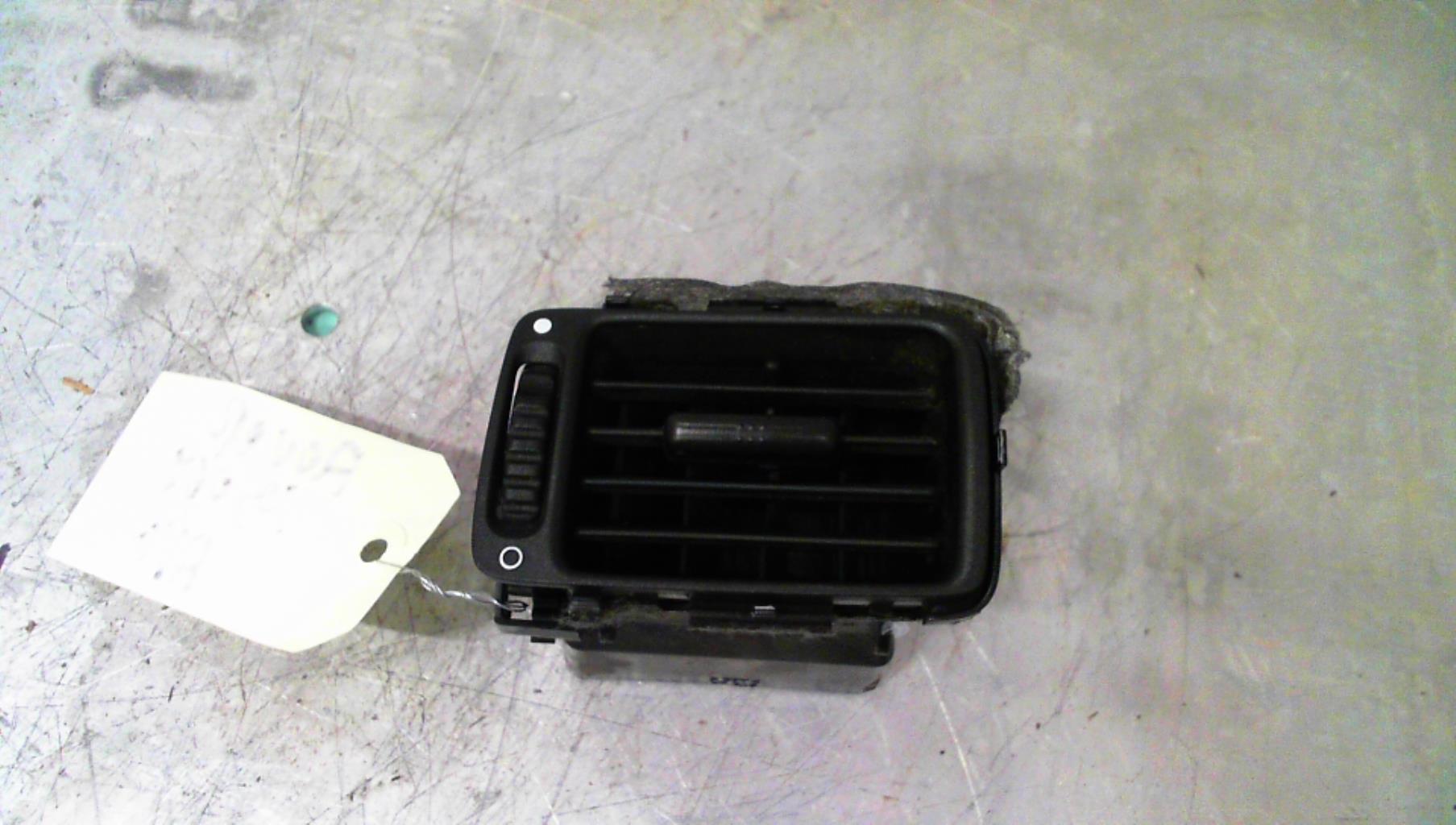 Aerateur tableau de bord avant gauche